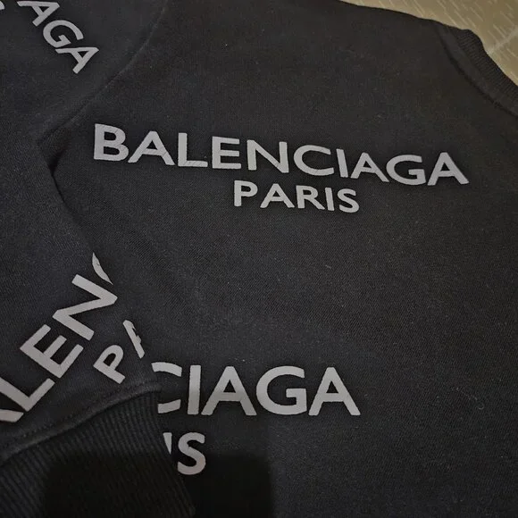 BALENCIAGA  BLACK AND WHITE ICONIC LOGO UNISEX SWEATSHIRT - Picture 6 of 10